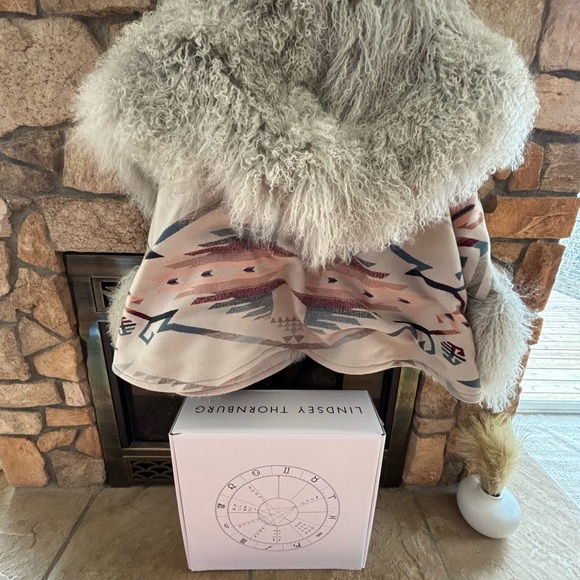 Lindsey Thornburg White Sands Shearling Cloak - Picture 6 of 10